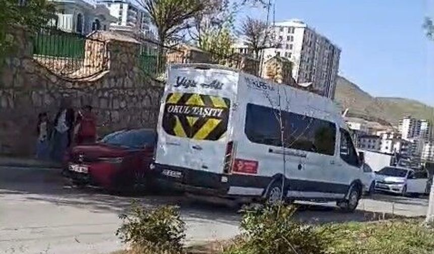 TERS YÖNDEKİ ÖĞRENCİ SERVİSİ