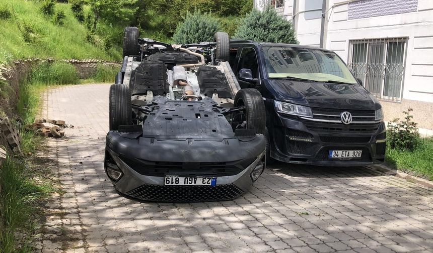 OTOMOBİL SİTE GİRİŞİNE YUVARLANDI