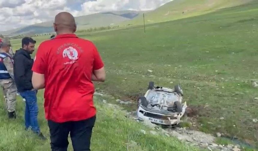 OTOMOBİL ŞARAMPOLE DEVRİLDİ