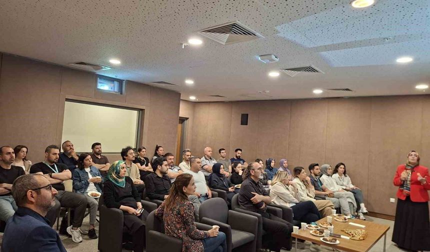 SAĞLIK ÇALIŞANLARINA SEMİNER VERİLDİ