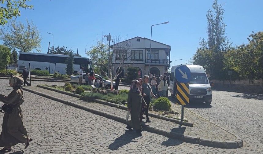 TARİHİ HARPUT MAHALLESİNDE BAYRAM YOĞUNLUĞU