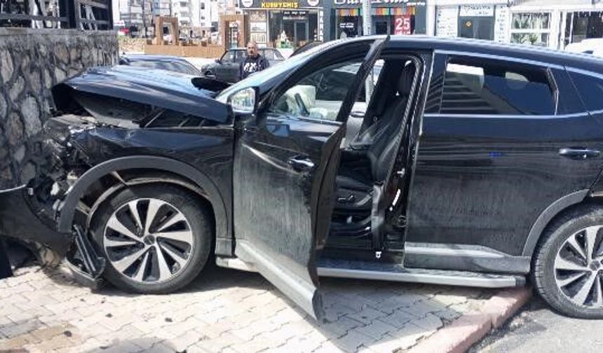 TRAFİK KAZASINDA 3 KİŞİ YARALANDI