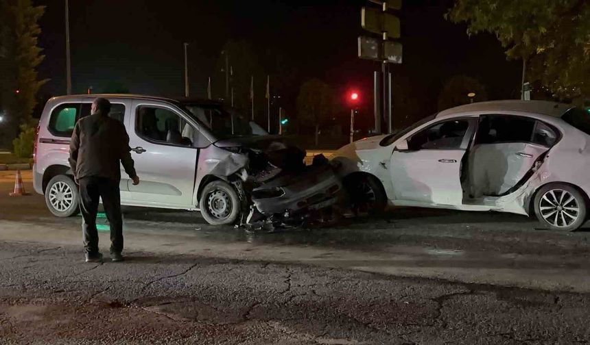 TRAFİK KAZASINDA 4 KİŞİ YARALANDI