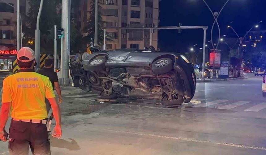 HAZARDAĞLI KAVŞAĞINDAKİ KAZADA 11 KİŞİ YARALANDI