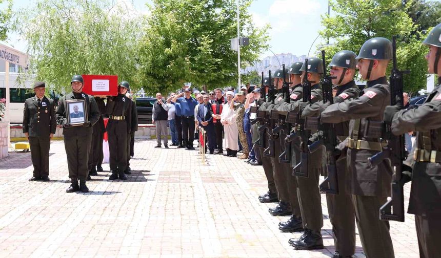 KIBRIS GAZİSİ ACAR SON YOLCULUĞUNA UĞURLANDI