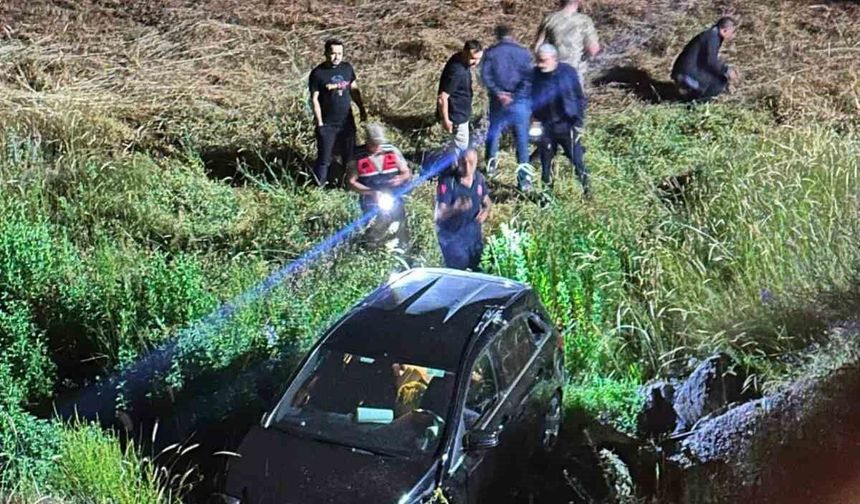 KONTROLDEN ÇIKAN CİP KÖPRÜDEN DEREYE UÇTU