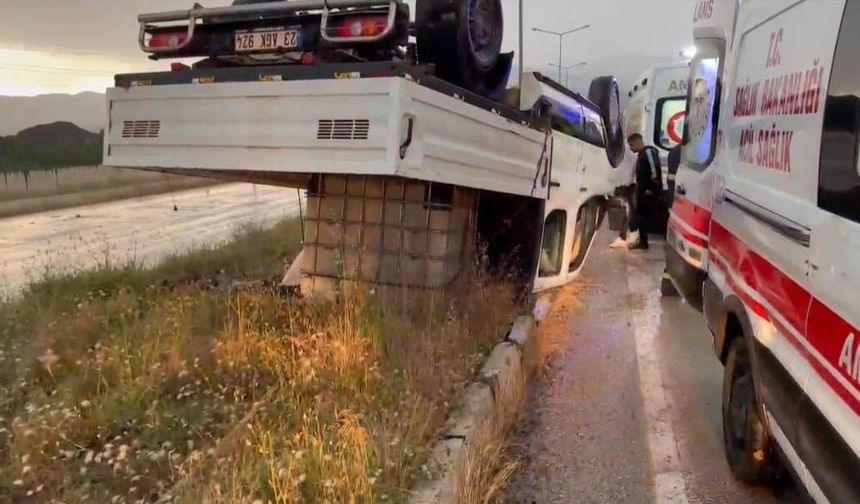 PEŞ PEŞE MEYDANA GELEN İKİ TRAFİK KAZASINDA 7 KİŞİ YARALANDI