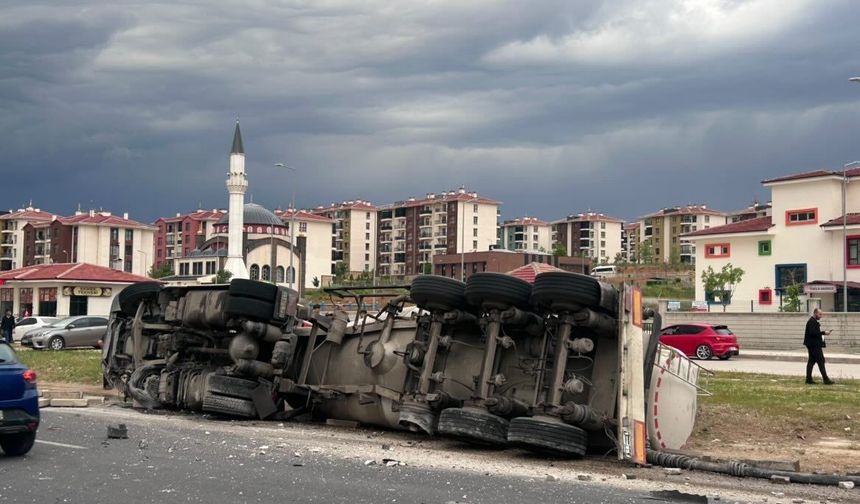 SİLOBAS İLE OTOMOBİL ÇARPIŞTI