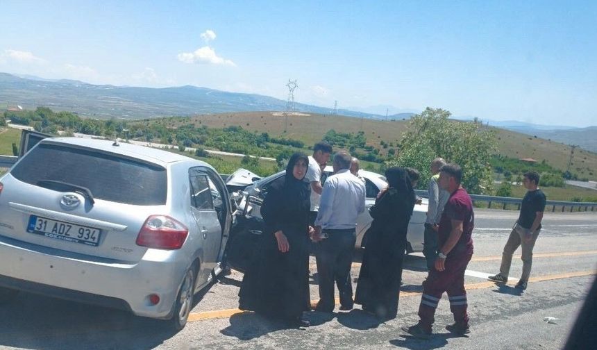 TRAFİK KAZASINDA 4 KİŞİ YARALANDI