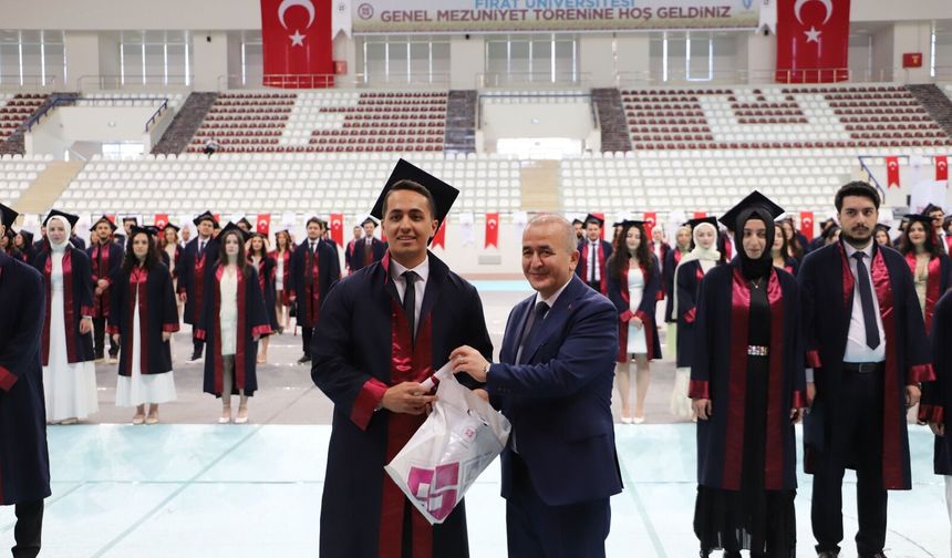 FIRAT ÜNİVERSİTESİ TIP FAKÜLTESİ 38. DÖNEM MEZUNLARINI UĞURLADI