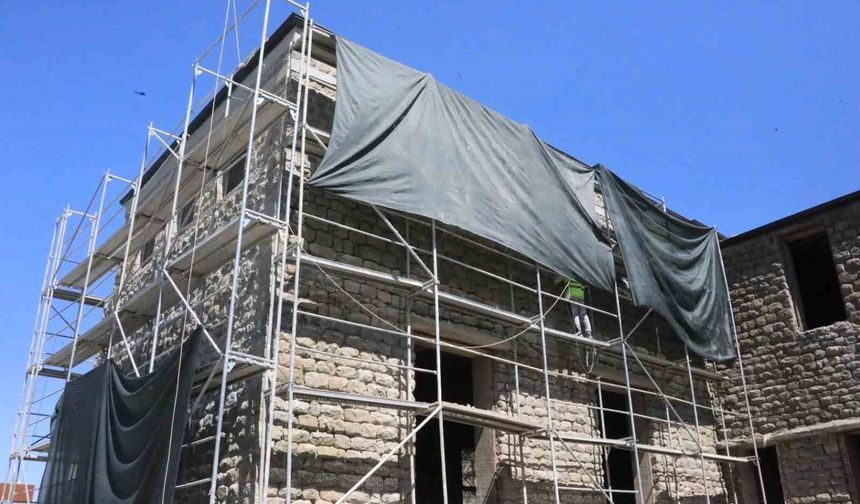 RESTORASYON ÇALIŞMALARI SÜRÜYOR