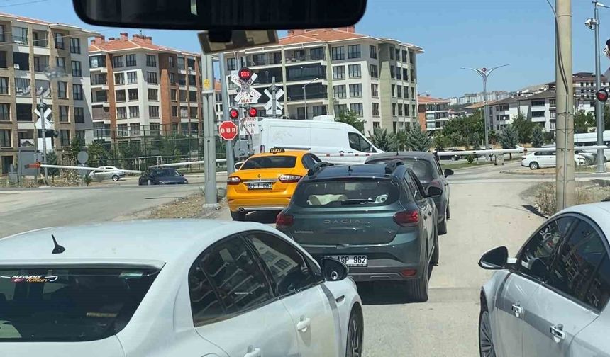 TEHLİKELİ GEÇİŞ KAMERALARA YANSIDI