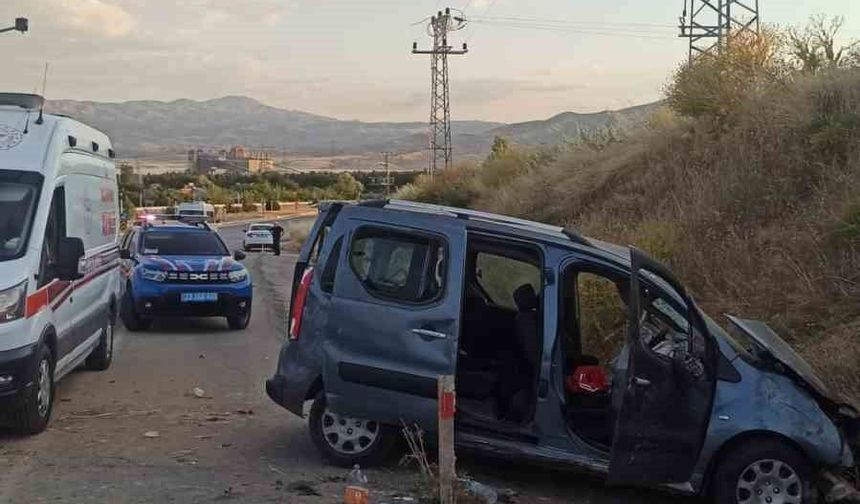TRAFİK KAZASINDA YARALILAR VAR