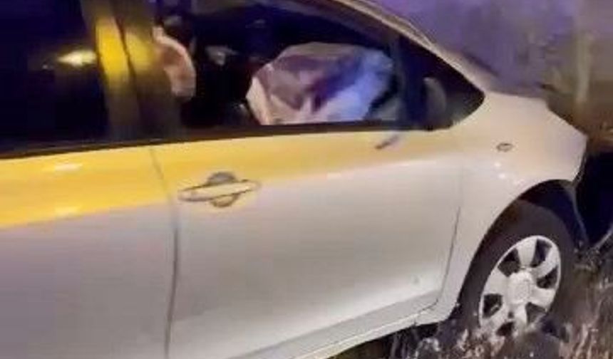 OTOMOBİLLER ÇARPIŞTI
