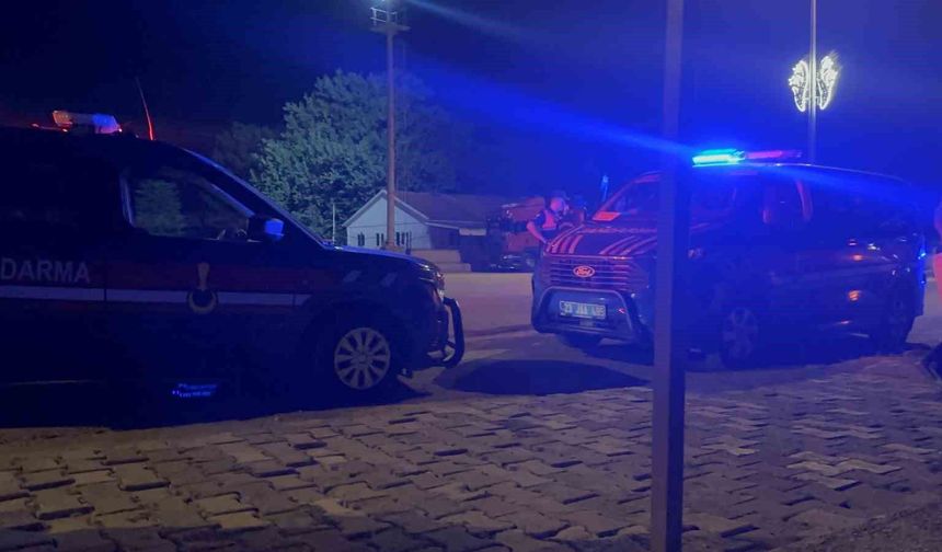 BIÇAKLI VE SİLAHLI KAVGADA 3 KİŞİ YARALANDI