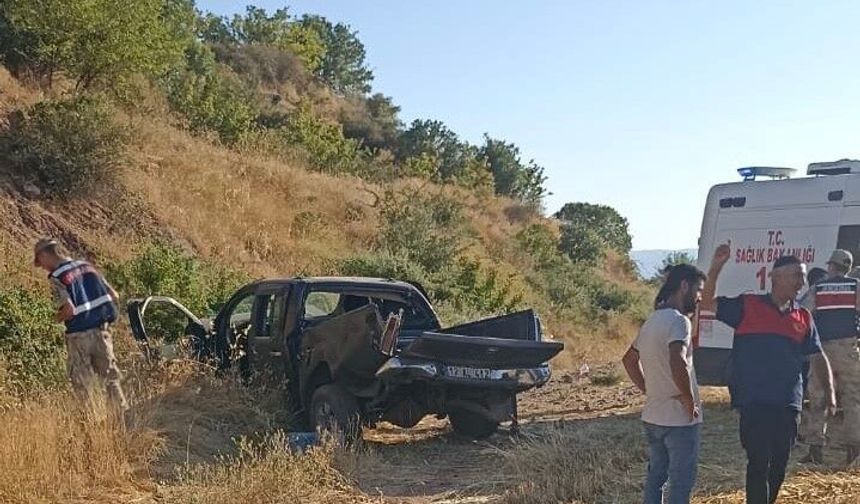 PALU'DA KAMYONET ŞARAMPOLE YUVARLANDI