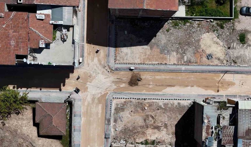 YOL VE KALDIRIM YENİLEME ÇALIŞMALARI DEVAM EDİYOR