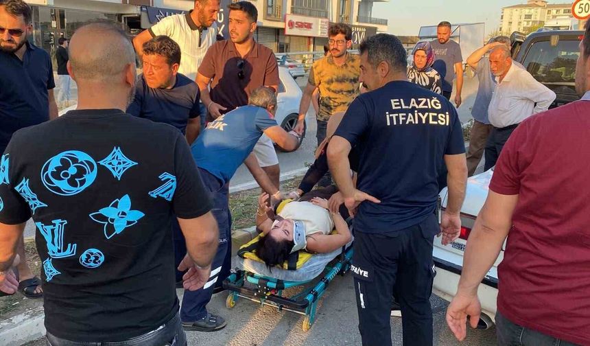 ZİNCİRLEME TRAFİK KAZASINDA 3 VATANDAŞ YARALANDI