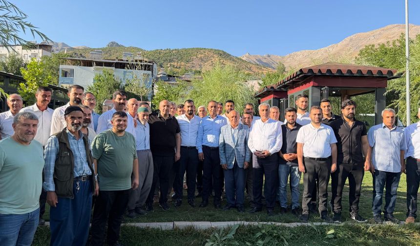 “SAHADAYIZ, GÖNÜLLERDEYİZ”