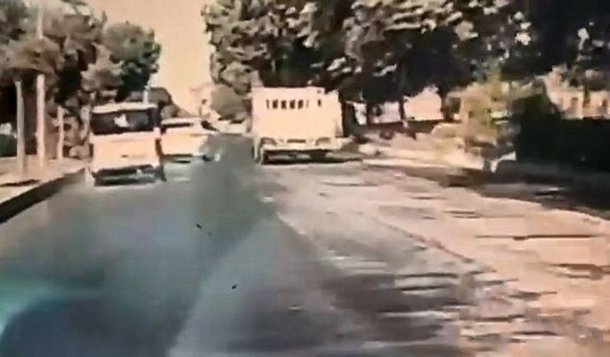 MAKAS ATARKEN KAYAN OTOMOBİL KAZAYA DAVETİYE ÇIKARDI