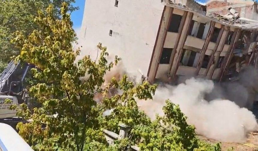 TEK DOKUNUŞLA YIKILDI