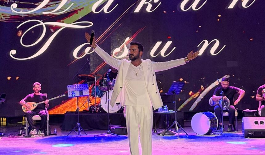 HAKAN TOSUN’UN “DUR GİTME” ŞARKISI 1 MİLYONU AŞTI