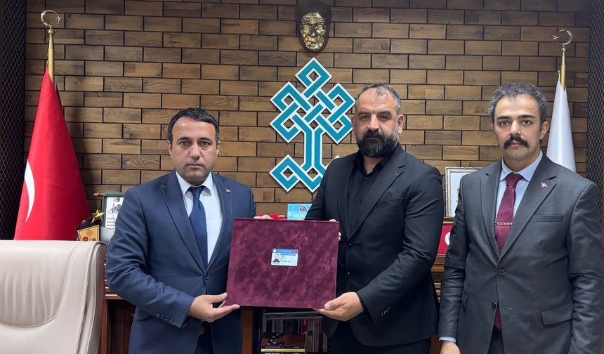 AYGÜN ÇAM’A BAKANLIKTAN HALK OZANI UNVANI