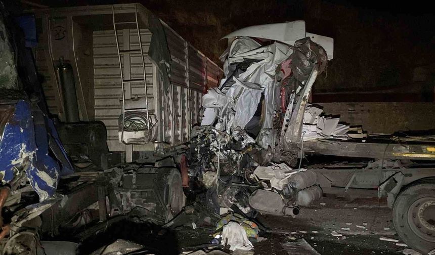 3 TIR ÇARPIŞTI, 1 KİŞİ HAYATINI KAYBETTİ