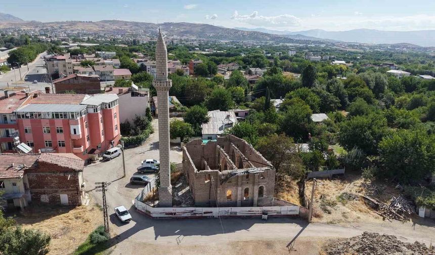 300 YILLIK TARİHİ CAMİ 6 YILDIR RESTORE EDİLMEYİ BEKLİYOR