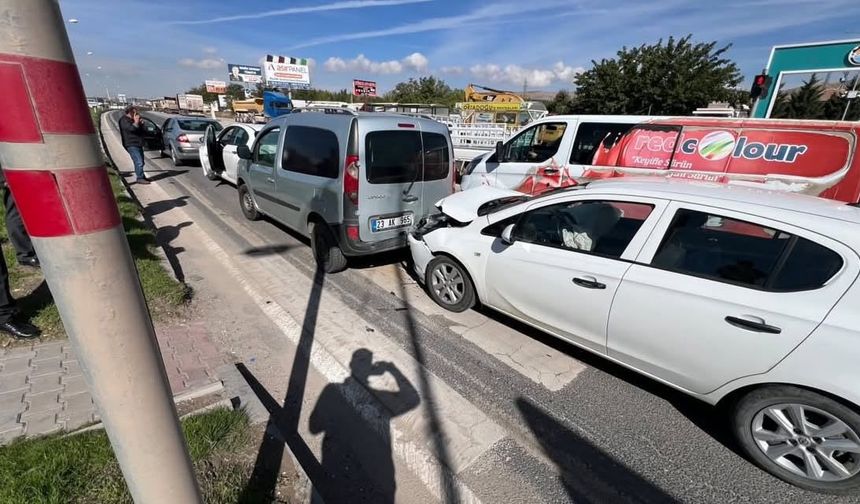 4 ARAÇ KAZAYA KARIŞTI