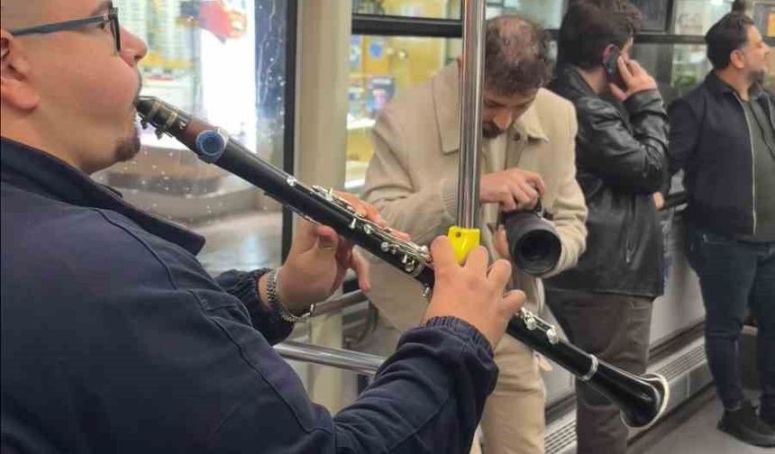 OTOBÜSTE TÜRKÜ SESLERİ