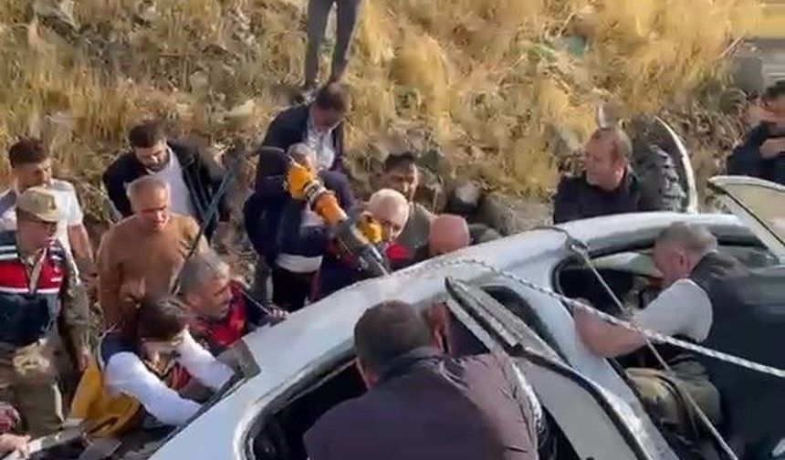 OTOMOBİL ŞARAMPOLE YUVARLANDI