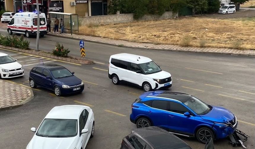 TRAFİK KAZASINDA 3 KİŞİ YARALANDI