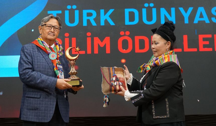 TÜRK DÜNYASININ BİLİM YILDIZLARI ALMATI'DA BULUŞTU