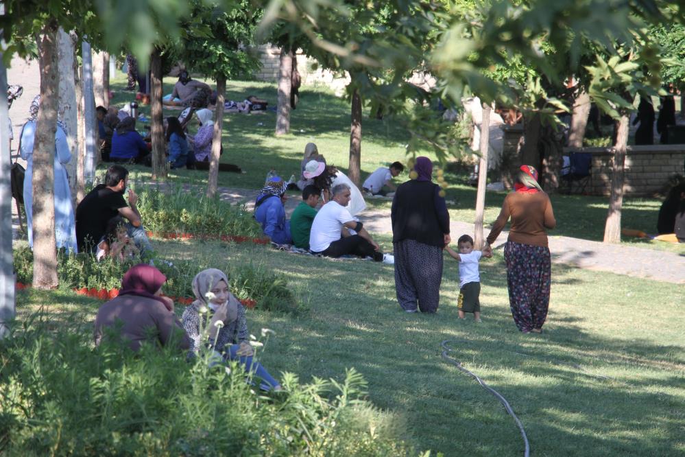 Sürmanşet Sol Foto Foto Altina Kalin Bi̇r Şeki̇lde Elaziğ Yazilacak