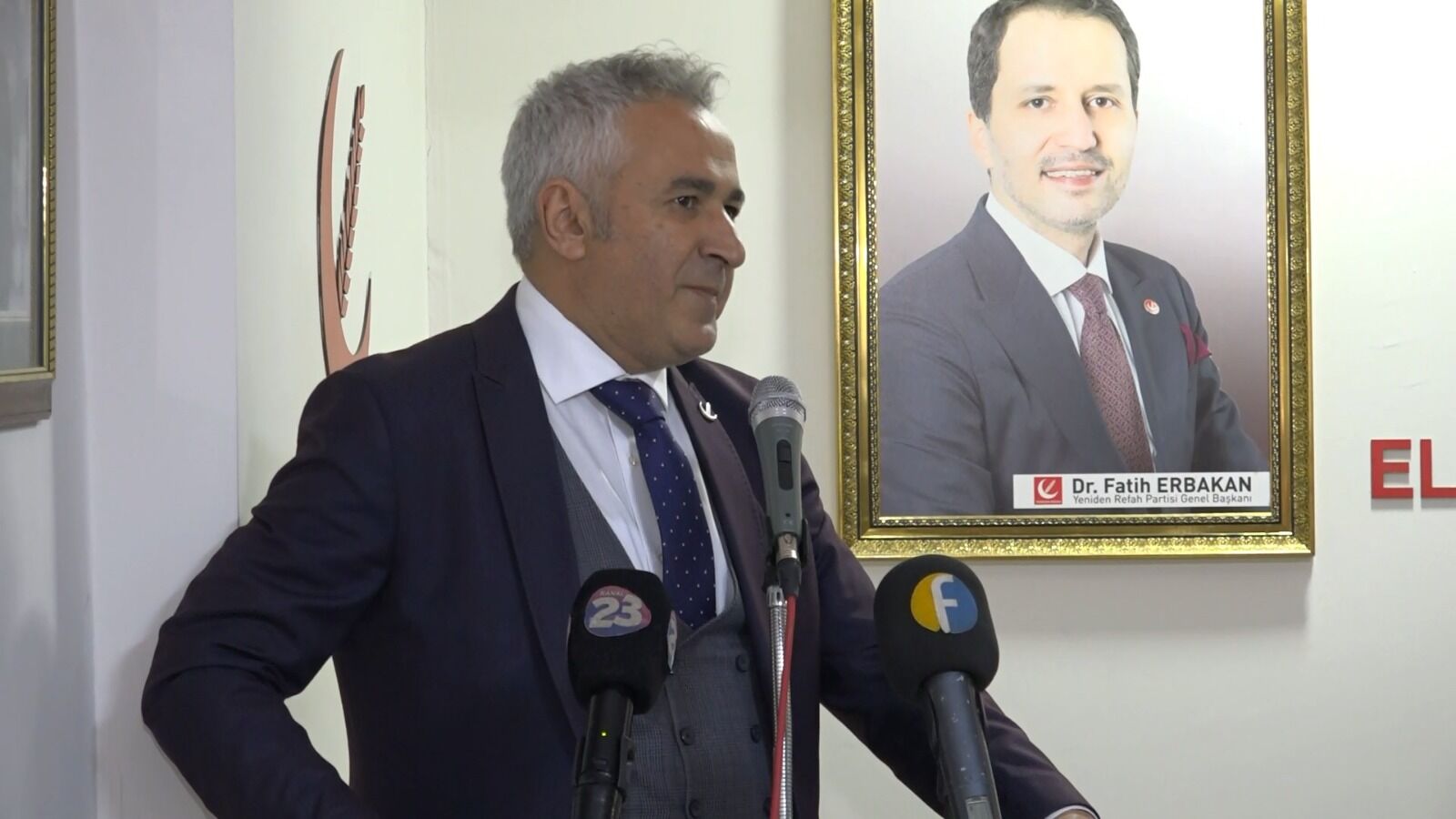 2561A9E4 C559 4F7F 92Da 218C12B71E16