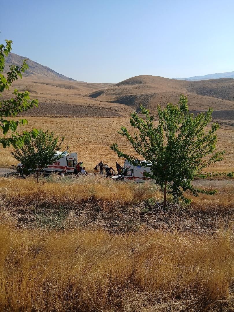 BASKİL’DE KAZA: 2 ÖLÜ