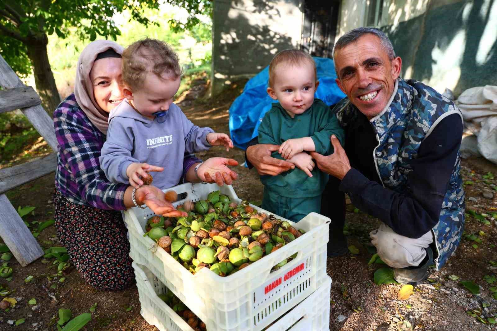 HEM ÖĞRETMEN HEM ÜRETİCİ