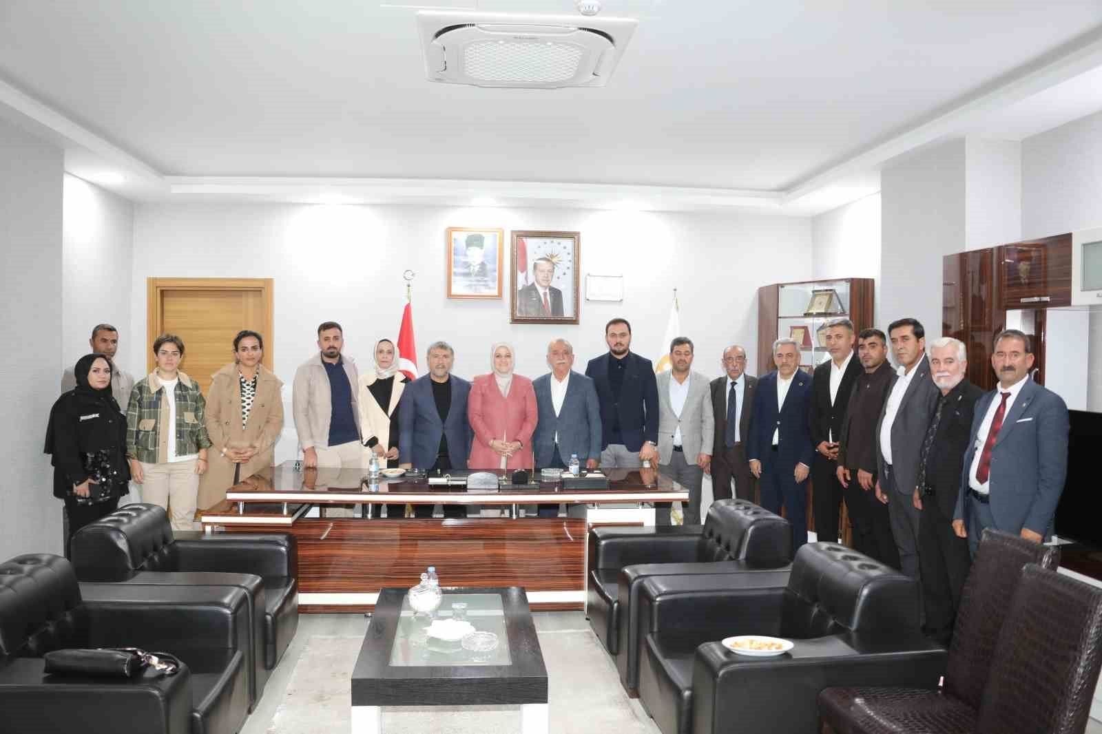 PALU'DA 5 MECLİS ÜYESİ AK PARTİ'YE KATILDI